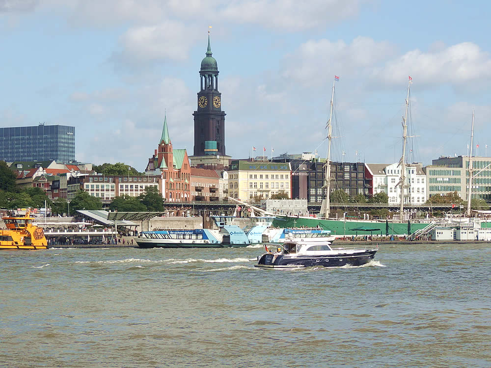 Bild: Tagungsboot Albero auf der Elbe in Hamburg